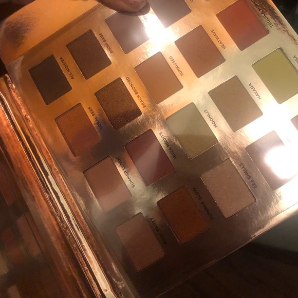 Brand new never used eyeshadow palette - Picture 2 of 5
